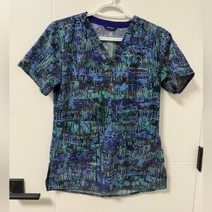 Carhartt Ladies v-neck Scrub Top with front pockets